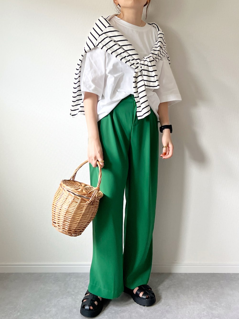 22年版 グリーンパンツ夏のレディースコーデ6選 カジュアルからボーイッシュ 韓国スタイルまで おすすめ商品も紹介 インフルエンサーメモ